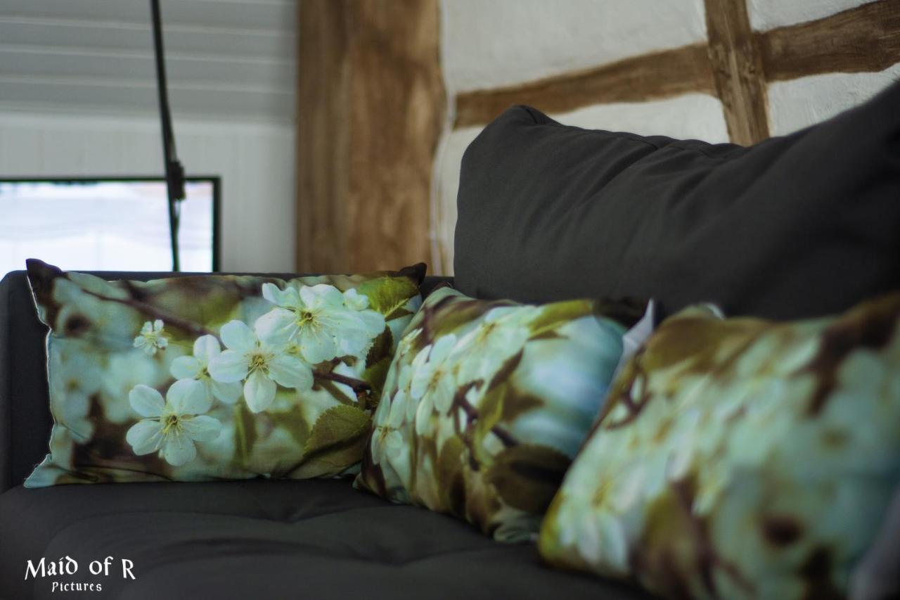 Hof Vierzehnender Im Hohen Venn - 70Qm Fachwerk-Studio - Grosses Wohn-Schlafzimmer Mit Dachterrasse Und Kaminofen - Separate Kueche - Perfekt Fuer Paare - Monschau - Eifel - Hunde Willkommen - Islandpferde المظهر الخارجي الصورة