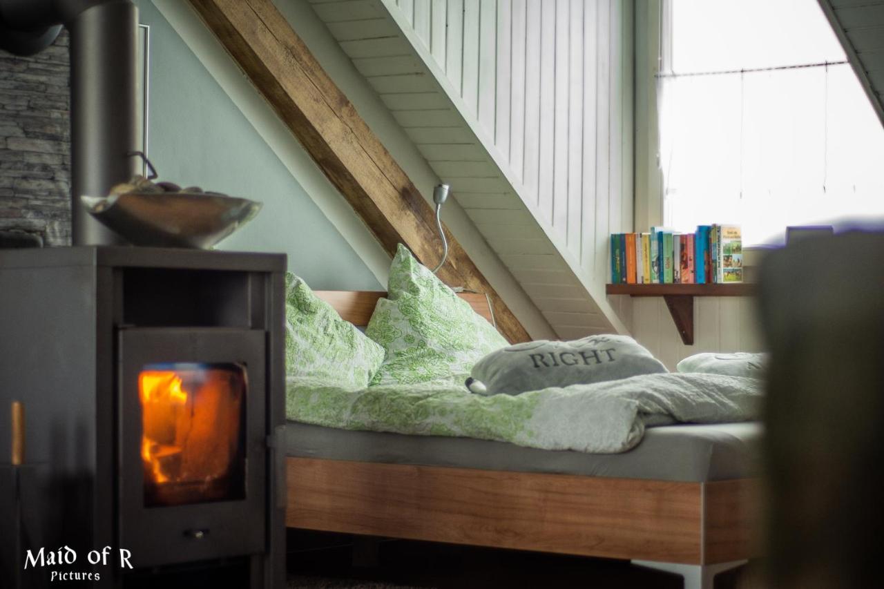 Hof Vierzehnender Im Hohen Venn - 70Qm Fachwerk-Studio - Grosses Wohn-Schlafzimmer Mit Dachterrasse Und Kaminofen - Separate Kueche - Perfekt Fuer Paare - Monschau - Eifel - Hunde Willkommen - Islandpferde المظهر الخارجي الصورة