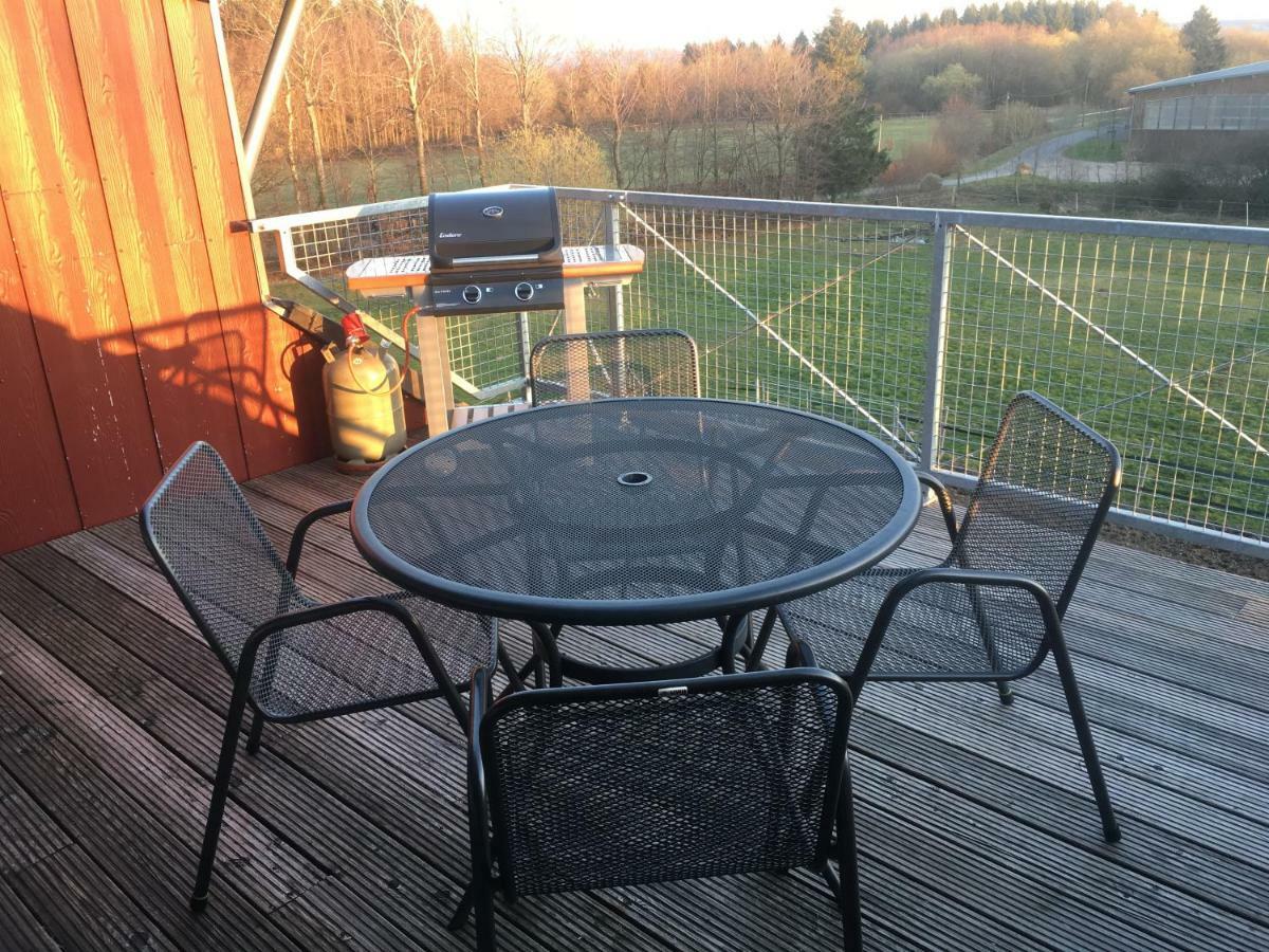 Hof Vierzehnender Im Hohen Venn - 70Qm Fachwerk-Studio - Grosses Wohn-Schlafzimmer Mit Dachterrasse Und Kaminofen - Separate Kueche - Perfekt Fuer Paare - Monschau - Eifel - Hunde Willkommen - Islandpferde المظهر الخارجي الصورة
